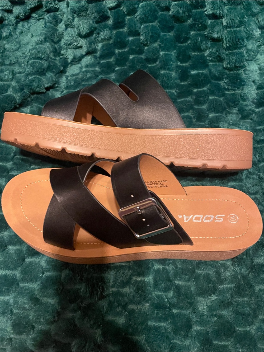 Soda Women's Black Cross-Band Platform Slide Sandals size 10